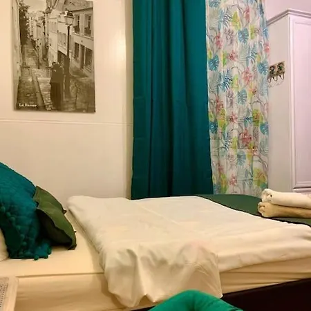 Green Apartment Krakow شقة